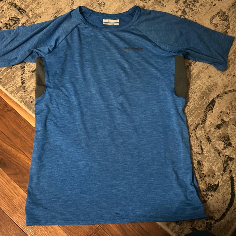 Brand new without tags tee !